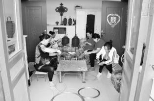 脱贫宫灯进农家